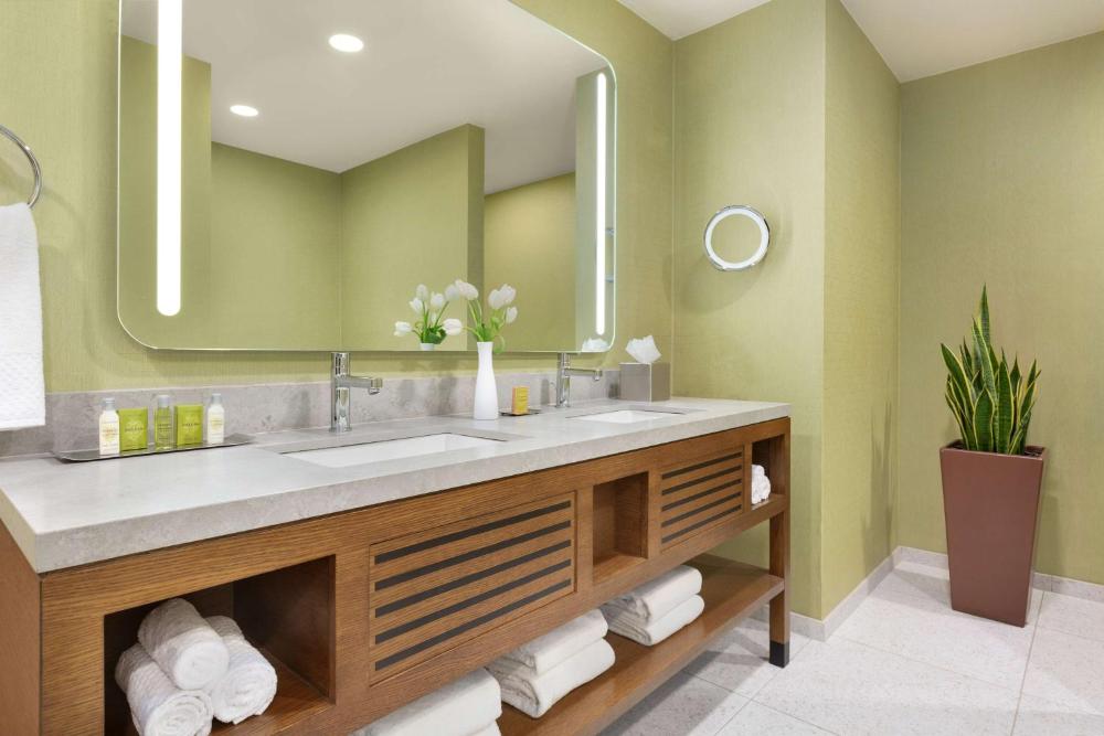Room image 4