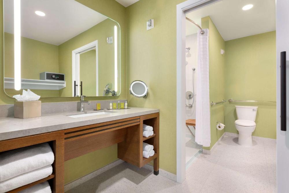 Room image 4